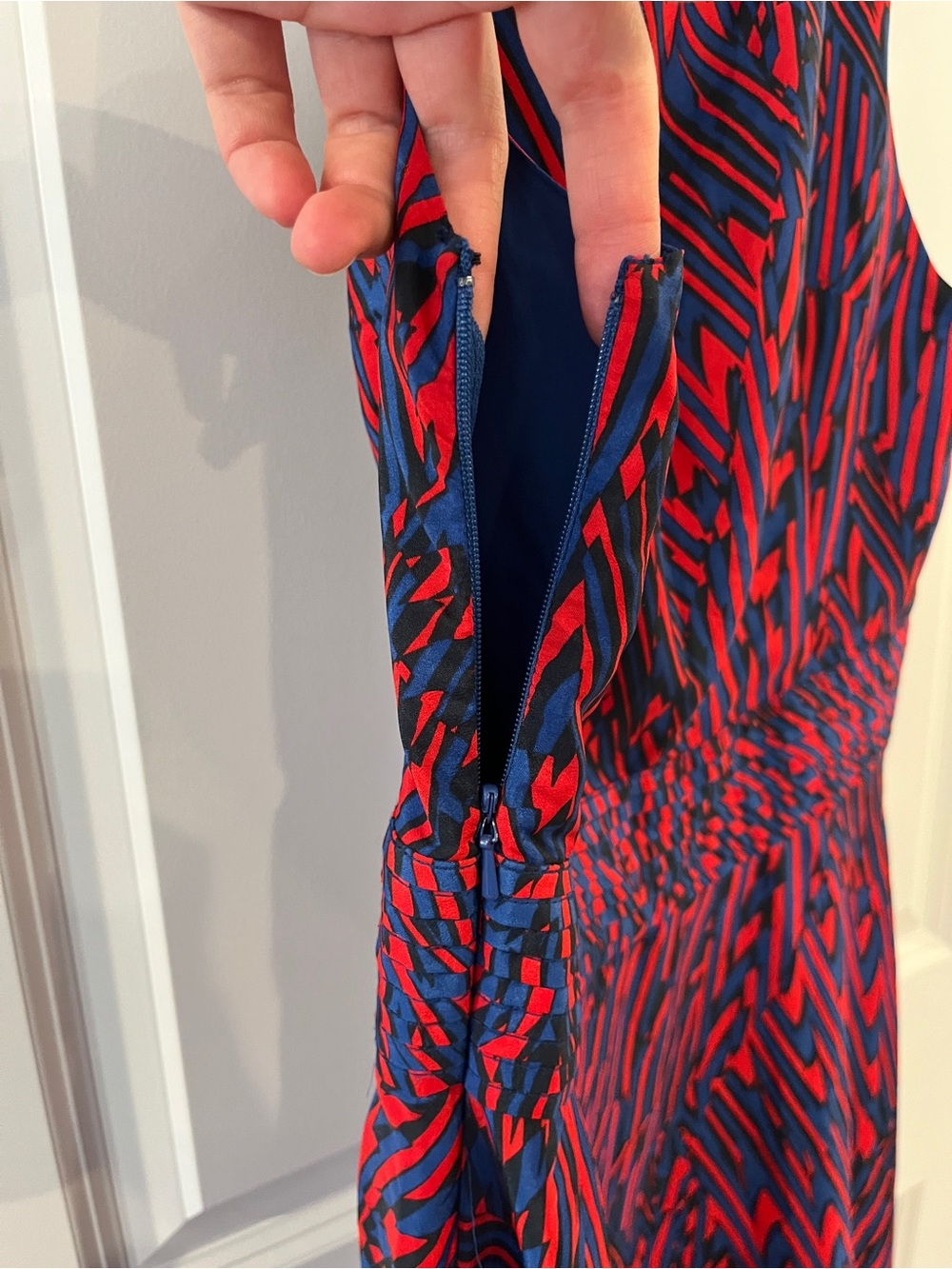 Banana Republic Red Blue Black Pattern Pleated Handkerchief Dress Size 6 - Picture 7 of 12